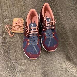 On running cloud running sneakers sz. 6.5